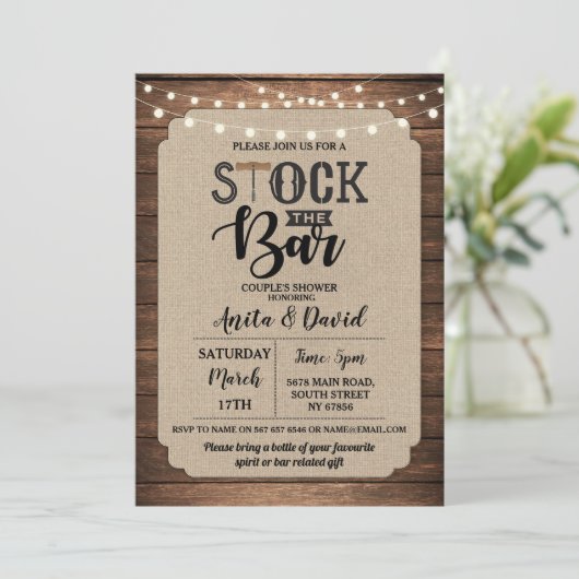 Stock das Bar Party Dusche Burlap Wood Einladung (Stehend Vorderseite)