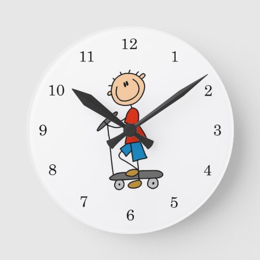 Stock-Figur-Junge auf Scooter Runde Wanduhr (Vorderseite)