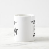 Stöcke und Viererkabel-lustige Tasse der Stein-ATV (Mittel)