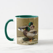 Stockente duckt Tasse (Links)