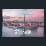 Stockholm Hauptstadt Schweden Night Skyline Geschirrtuch<br><div class="desc">Stockholm Hauptstadt of Sweden Night Skyline Schönes Rosa und lila Himmel auf dem Wasser.</div>