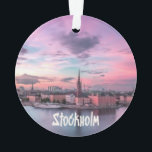 Stockholm Hauptstadt Schweden Night Skyline Ornament<br><div class="desc">Stockholm Hauptstadt of Sweden Night SkylineSchönes Rosa und lila Himmel auf dem Wasser.
Storkyrkan Cathedral</div>