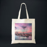 Stockholm Hauptstadt Schweden Night Skyline Tragetasche<br><div class="desc">Stockholm Hauptstadt of Sweden Night Skyline Schönes Rosa und lila Himmel auf dem Wasser.</div>