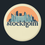 Stockholm Schweden City Skyline Retro City Art Magnet<br><div class="desc">Vintages und retro City Design mit wunderschöner Skyline, touristischer Attraktion und Stadtbild. Cooler Wolkenkratzer und Gebäude Silhouette Illustrationen für Touristen und Reisende. Ideal als Souvenir, um Zuhause zu bringen, wenn Sie durch die Welt reisen. Rett die Erinnerung an deine Reise und Ferien mit Familie und Freunden. Die Hintergrundfarbe kann auf...</div>