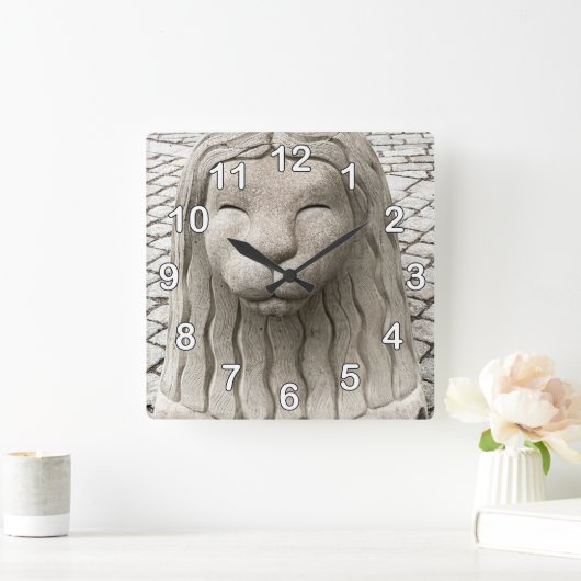 Stockholm Stone Lion Clock Numbers Quadratische Wanduhr (Zuhause)