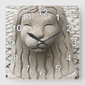 Stockholm Stone Lion Clock Numbers Quadratische Wanduhr (Vorderseite)