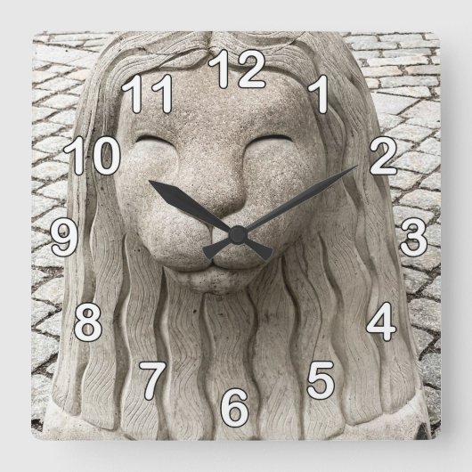 Stockholm Stone Lion Clock Numbers Quadratische Wanduhr (Vorderseite)
