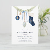 Stocking & Wreath Modern Blue Christmas Party Einladung (Stehend Vorderseite)