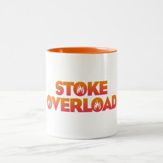 Stoke-Überlast-Flammen Zweifarbige Tasse (Mittel)