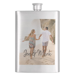 Stolen Foto. Name und Jahr Typografie. Flachmann