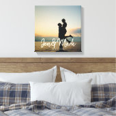 Stolen Foto. Name und Jahr Typografie. Leinwanddruck (Insitu (Schlafzimmer))