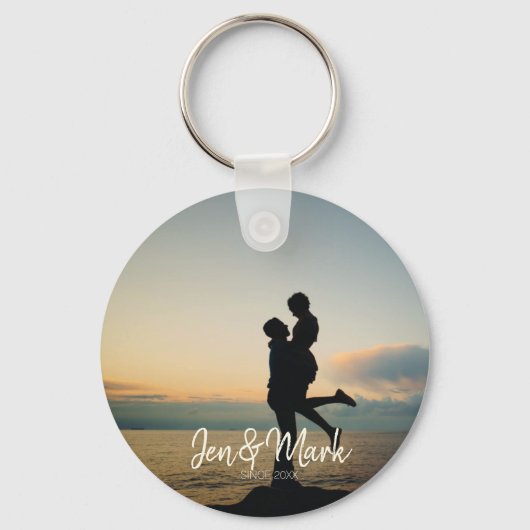 Stolen Foto. Name und Jahr Typografie. Schlüsselanhänger (Vorderseite)