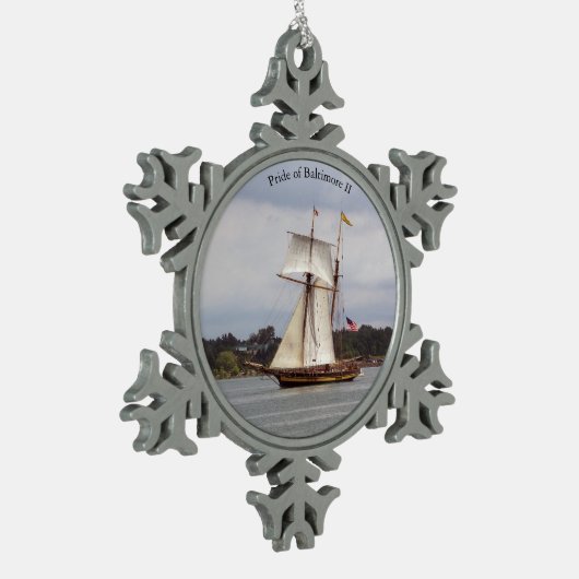 Stolz auf Ball oder Schneeflocke Baltimore II Schneeflocken Zinn-Ornament (Links)