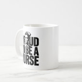 "Stolz auf ein schlankes Stethoskop-Design" Kaffeetasse (Vorderseite Links)