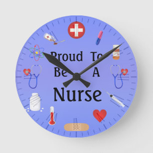 Stolz auf eine Krankenschwester / oder Ihren Text Runde Wanduhr