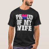 Stolz auf meine Ehefrau Bisexuelle Flagge Hochzeit T-Shirt (Vorderseite)