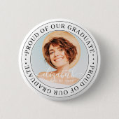 Stolz auf unser Graduate 20XX Modernes Abschluss F Button (Vorderseite)