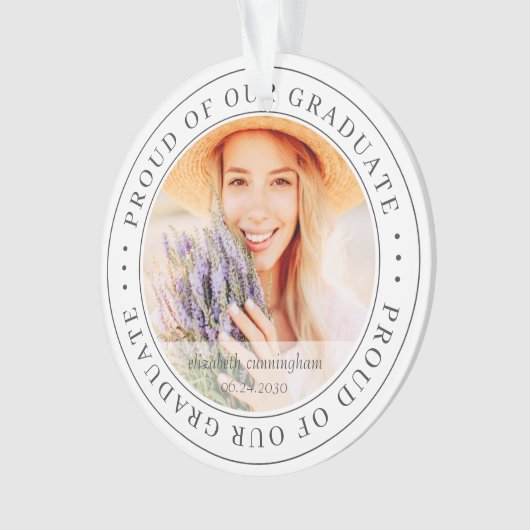 Stolz auf unser Graduate 20XX Modernes Abschluss F Ornament (Vorderseite)