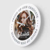 Stolz auf unser Graduate 20XX Simple Abschluss Fot Große Wanduhr (Winkel)