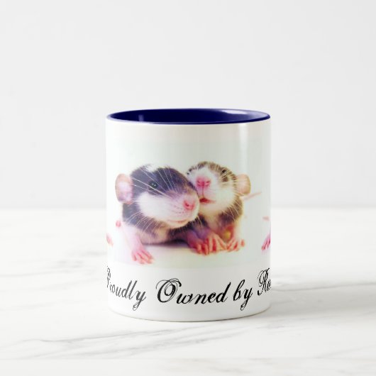 Stolz besessen durch Ratten! Zweifarbige Tasse (Mittel)