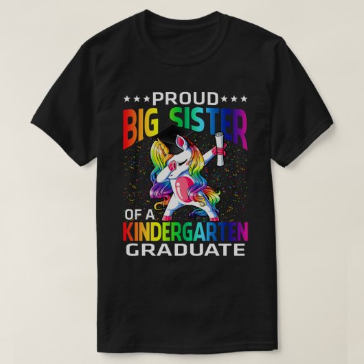 Stolz große Schwester eines Kindergarten Graduate  T-Shirt (Design vorne)