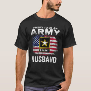 Stolz ist ein Armeemobil mit amerikanischer Flagge T-Shirt
