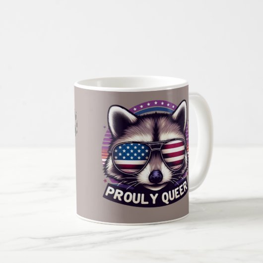 Stolz Queer Raccoon mit amerikanischer Flag Sungra Kaffeetasse (VorderseiteRechts)