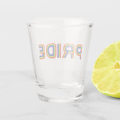 Stolz| Regenbogenbriefe Schnapsglas (Rückseite)