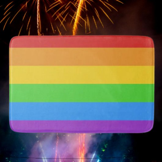Stolz: Regenbogenflagge Badematte
