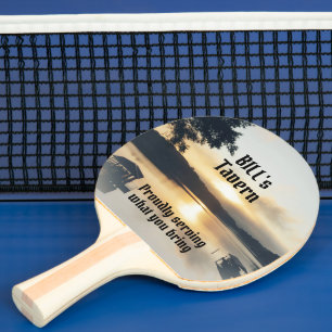 Stolz servieren, was Sie mit Blick auf den See ver Tischtennis Schläger