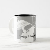 Stolz-und Vorurteil-Zitat Zweifarbige Tasse (Vorderseite Links)