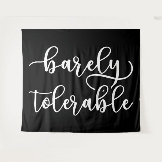 Stolz und Vorurteile - kaum tolerierbar I Wandteppich (Vorderseite (Horizontal))