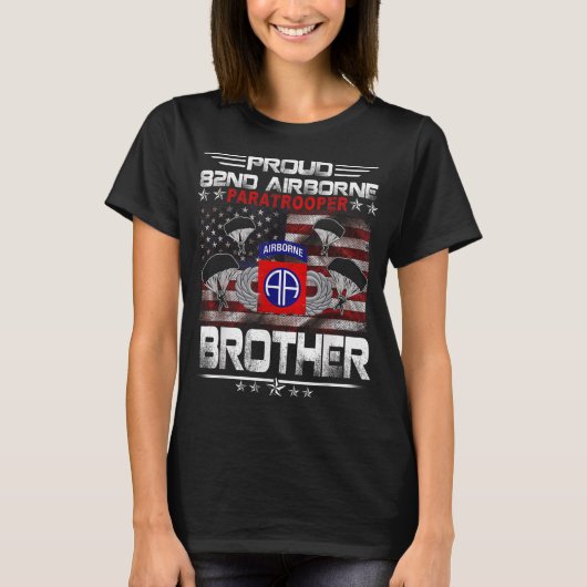 Stolze 82. Im Flugzeug Paratrooper Brother Us Flag T-Shirt (Vorderseite)