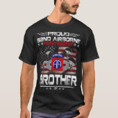 Stolze 82. Im Flugzeug Paratrooper Brother Us Flag T-Shirt (Vorderseite)
