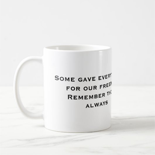 Stolze amerikanische Tasse (Links)