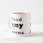 Stolze Armee-Großmutter-Tasse Zweifarbige Tasse (Vorderseite Links)