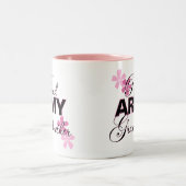 Stolze Armee-Großmutter Zweifarbige Tasse (Mittel)