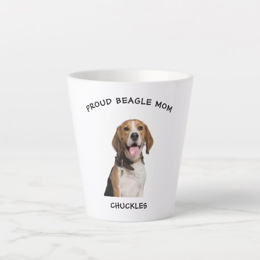 Stolze Beagle Mama Personalisiert Hunde Foto Milchtasse (Vorderseite)