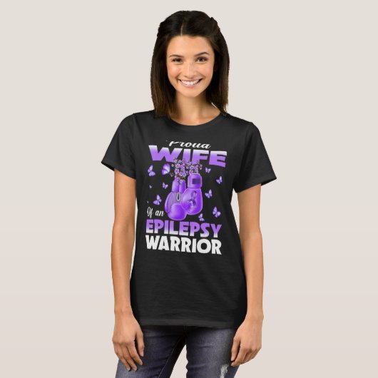 Stolze Ehefrau einer Epilepsie Warrior Epilepsie A T-Shirt (Vorne ganz)