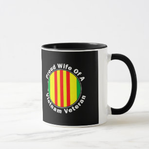 Stolze Ehefrau einer Tasse