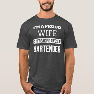 Stolze Ehefrau eines Phantastischen Barkeepers T-Shirt