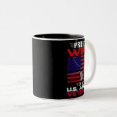 Stolze Ehefrau eines Veteranen der US-Armee Zweifarbige Tasse (VorderseiteRechts)