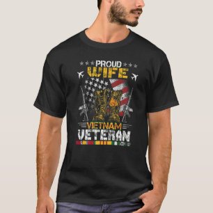Stolze Ehefrau Vietnam Veteran Flag Veteran Day T-Shirt