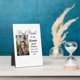 stolze Elternstudentin geben Foto-Namen-Klasse Jah Fotoplatte