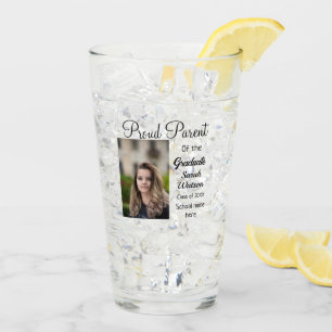 stolze Elternstudentin geben Foto-Namen-Klasse Jah Glas