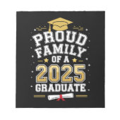 Stolze Familie eines Abschlusses mit 2025 Abschlus Notizblock (Vorderseite)