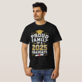 Stolze Familie eines Abschlusses mit 2025 Abschlus T-Shirt (Vorne ganz)