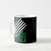 Stolze Kaffeetasse (Vorderseite Links)
