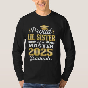Stolze kleine Schwester des Master-Absolventen der T-Shirt