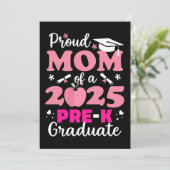 Stolze Mama des Graduate 2025 Einladung (Stehend Vorderseite)